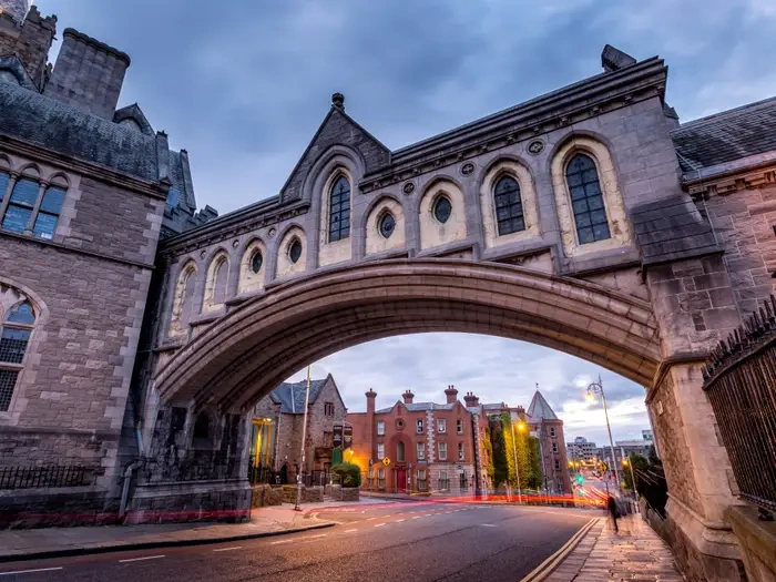 Centro de Dublín, río Liffey y lugares de interés históricos en Irlanda