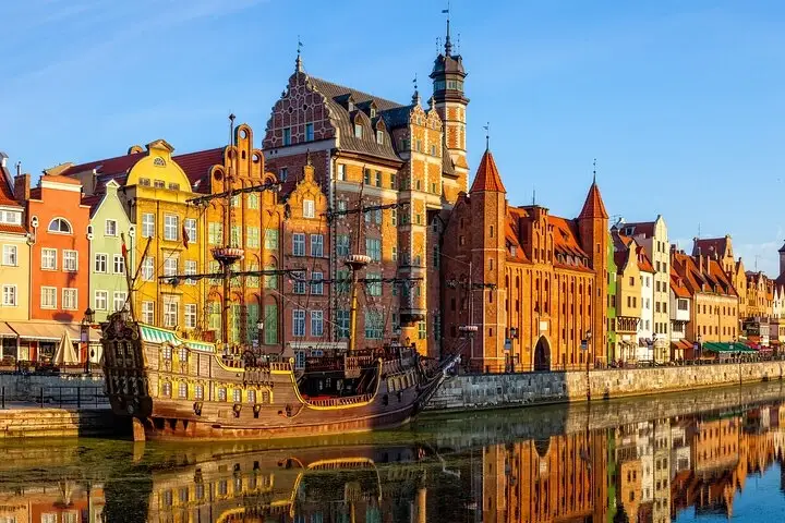 Paseo marítimo de Gdynia, centro modernista y costa báltica de Polonia