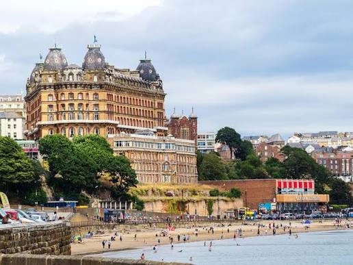 Paseo marítimo de Harwich y ciudad portuaria histórica en la costa de Essex