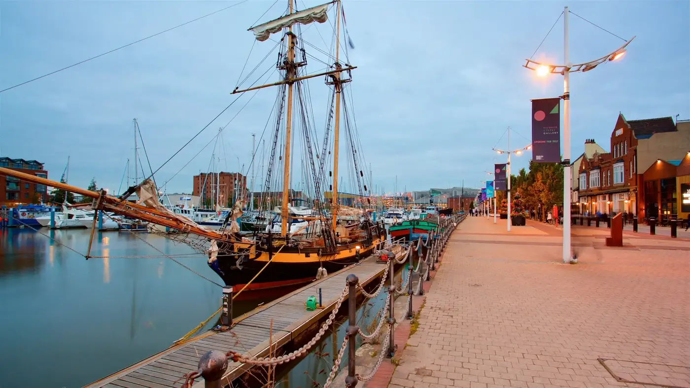 Hull Marina, paseo marítimo histórico y centro de la ciudad en Yorkshire Oriental
