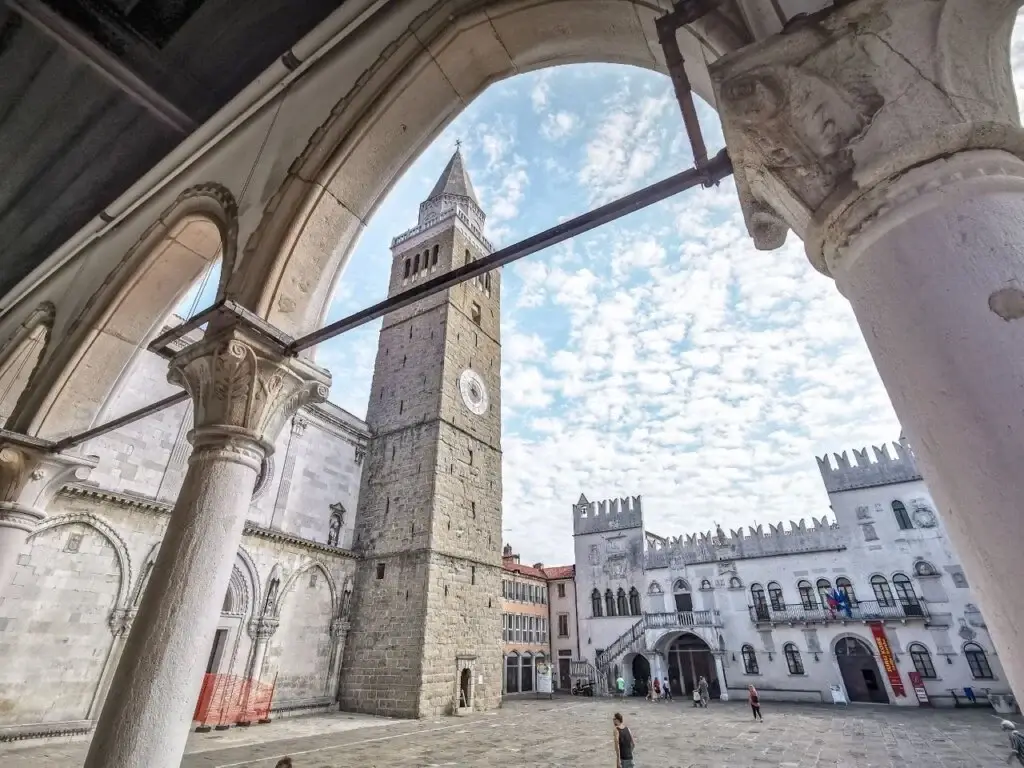 Casco antiguo y paseo marítimo de Koper, en la costa adriática de Eslovenia
