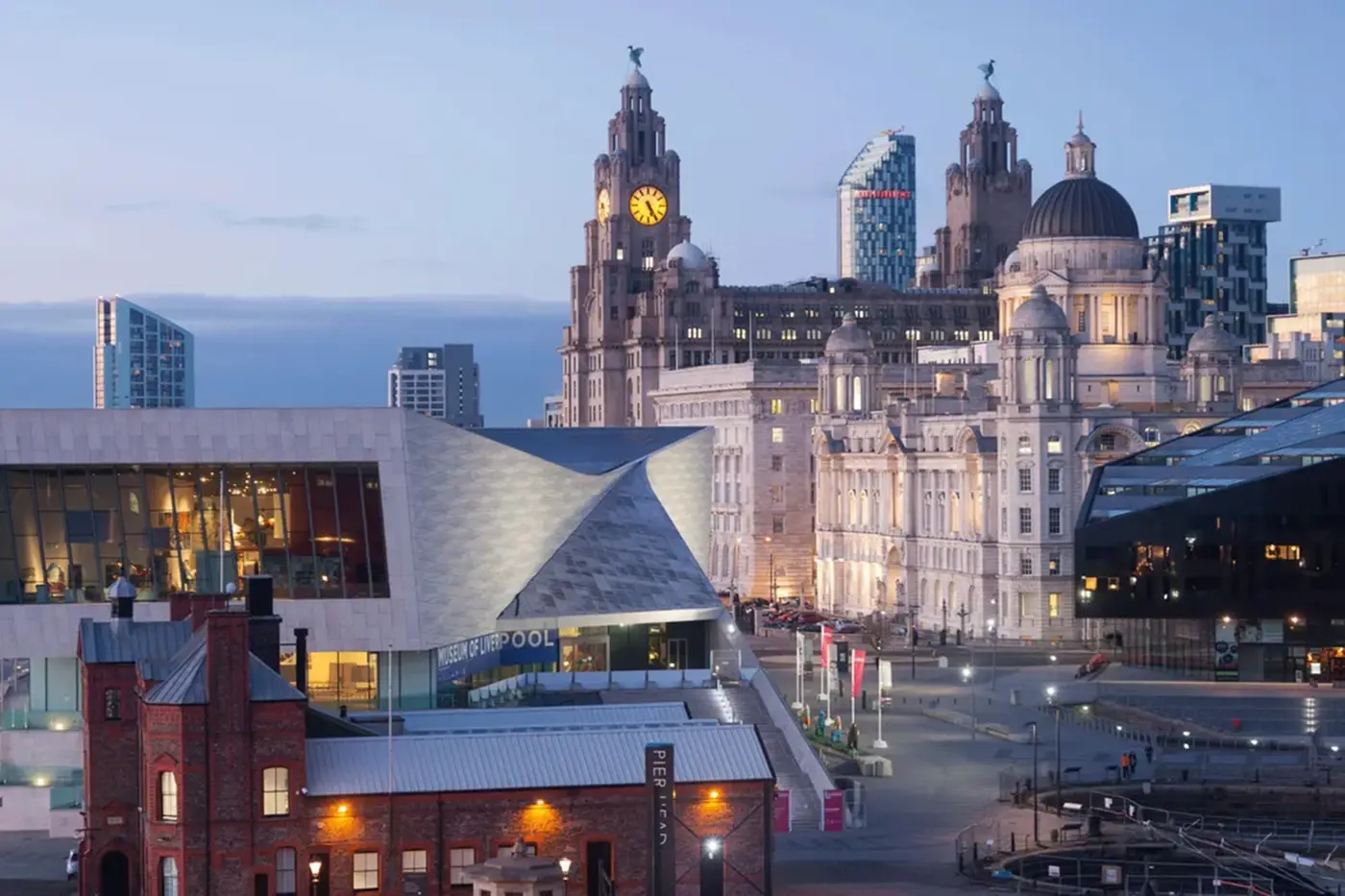 Paseo marítimo de Liverpool, Three Graces y río Mersey en Inglaterra