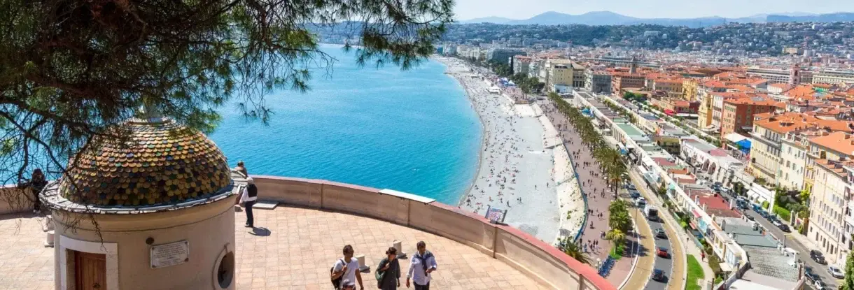 Promenade des Anglais de Niza, casco antiguo y costa mediterránea de la Riviera francesa