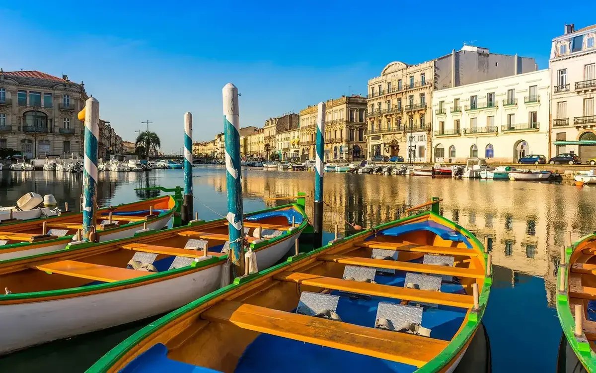 Canales de Sète, paseo marítimo mediterráneo y Mont Saint-Clair, en el sur de Francia