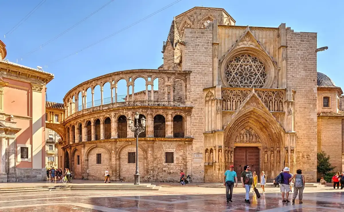 Casco antiguo de Valencia, Ciudad de las Artes y las Ciencias y paseo marítimo mediterráneo en España