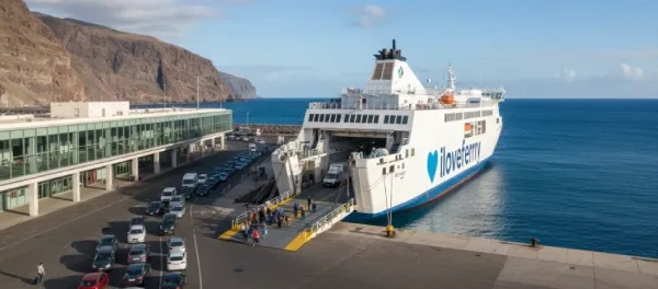 Ferry de Fred. Olsen Express en Agaete en Gran Canaria