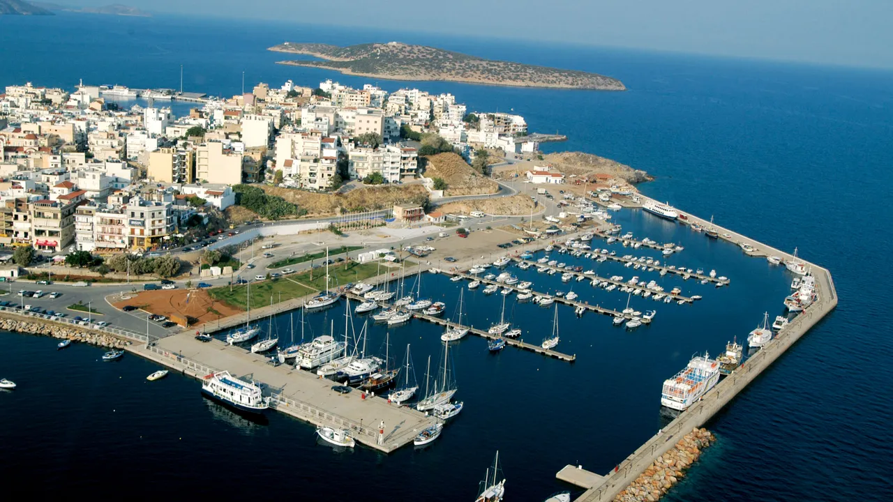 Agios Nikolaos, Zakynthos – puerto y destino de ferry