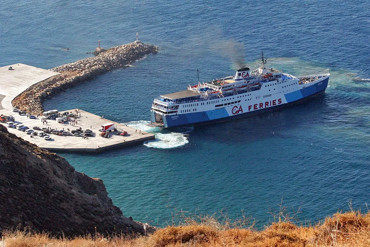 Anafi – puerto y destino de ferry
