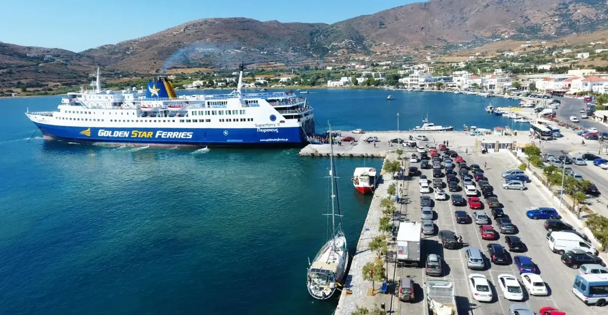 Andros – puerto y destino de ferry