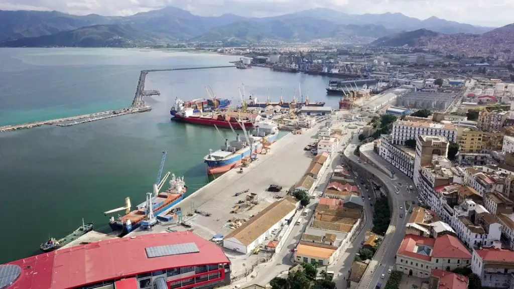 Paseo marítimo y puerto de Béjaïa, Argelia