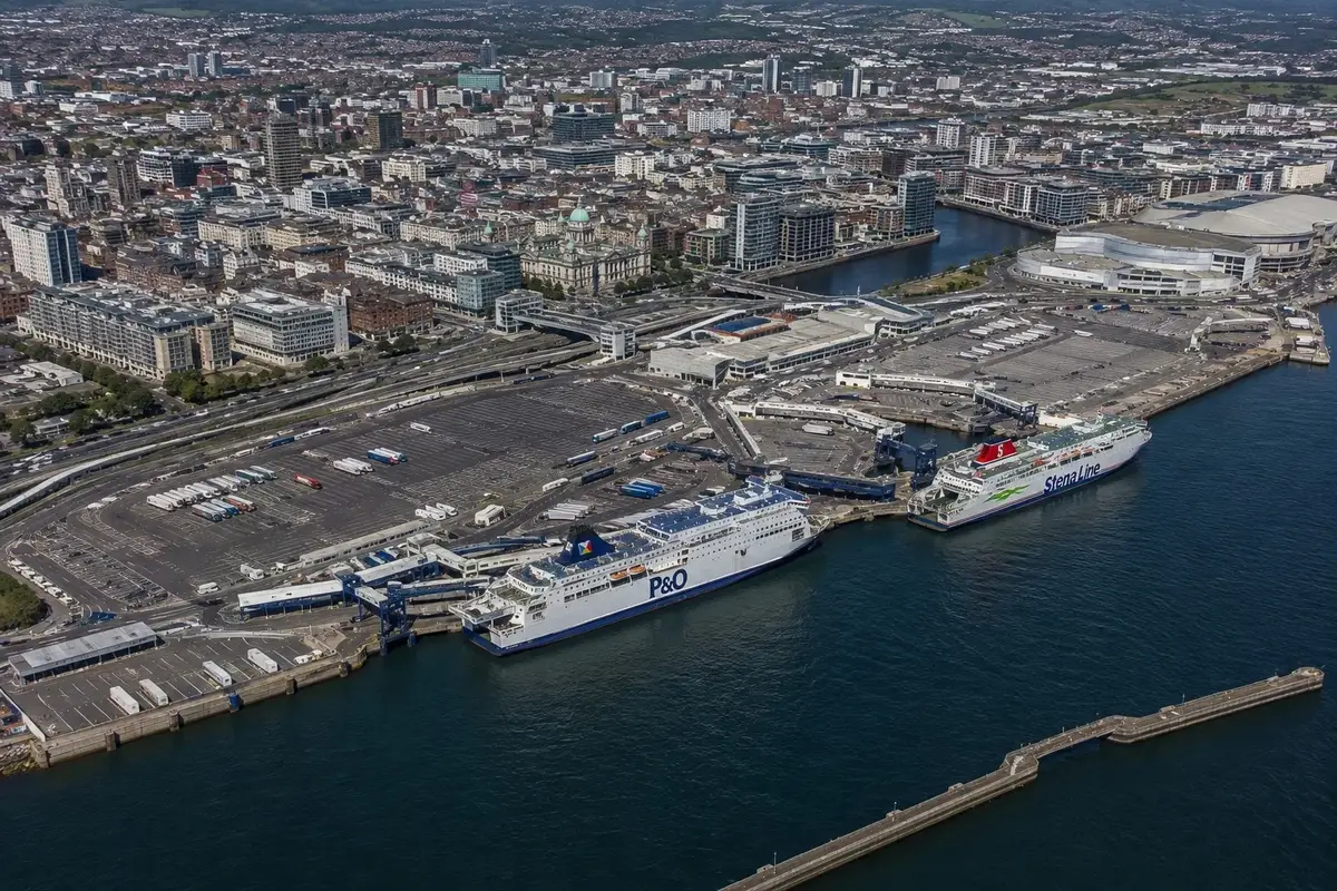 Terminal de ferris de pasajeros y puerto de Belfast