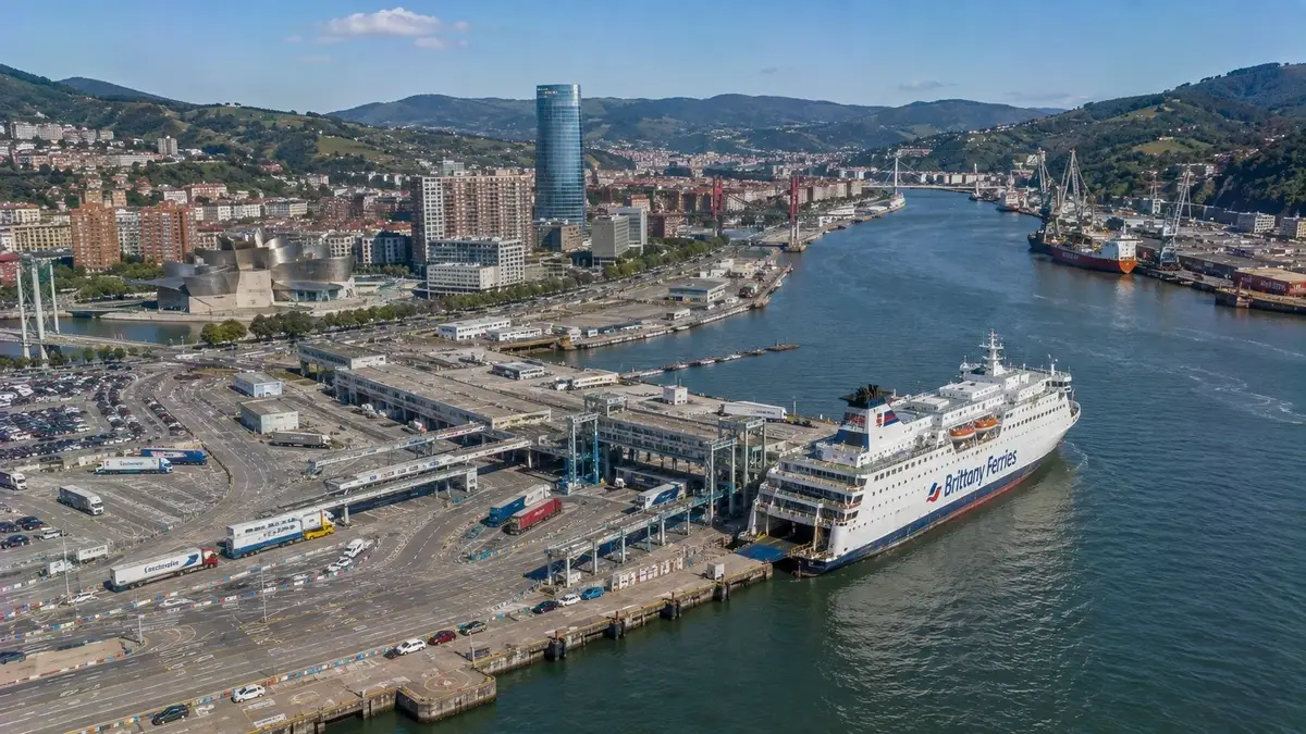 Terminal de ferris de pasajeros del puerto de Bilbao, en Zierbena