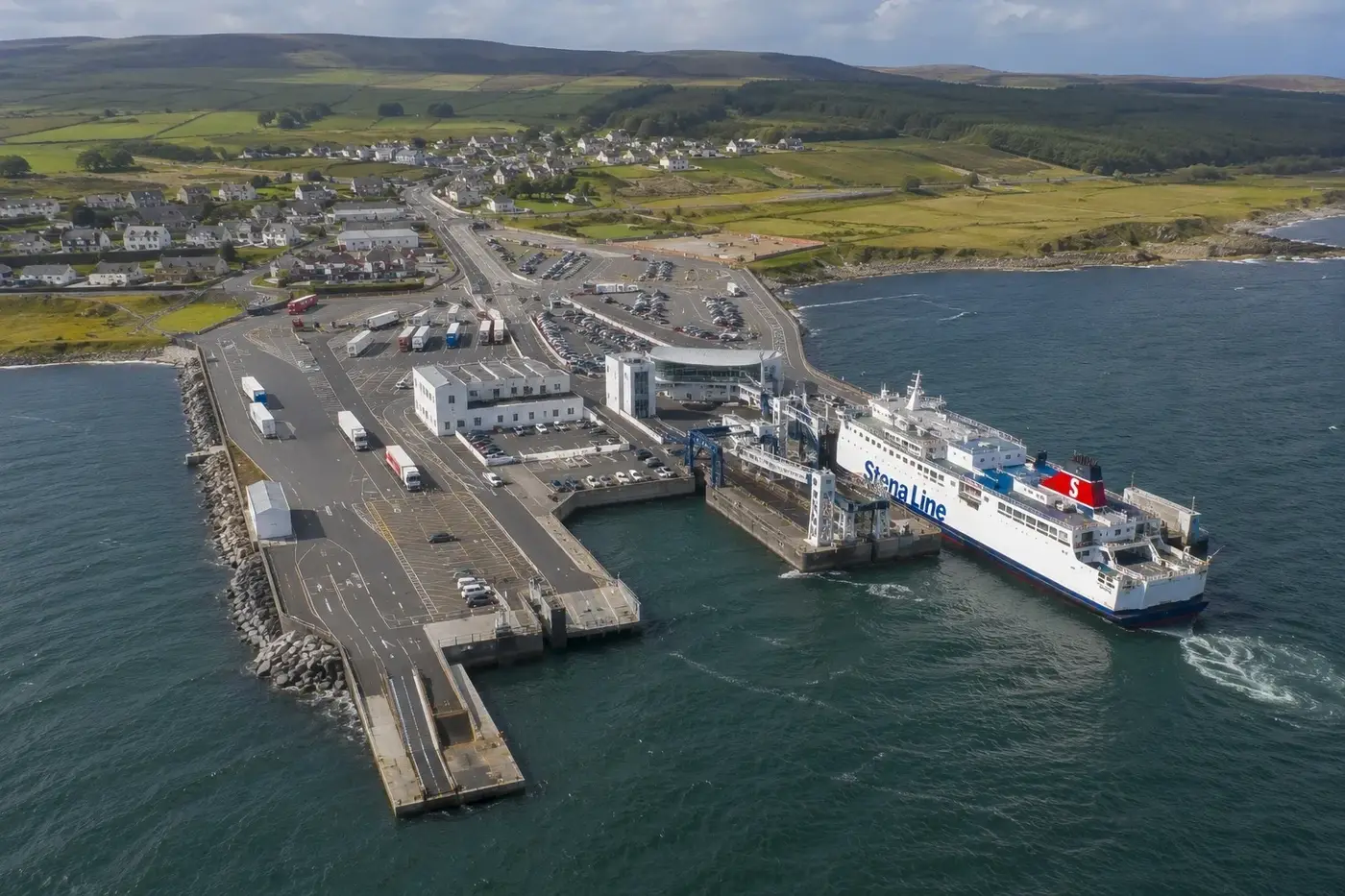 Terminal de ferris de pasajeros de Cairnryan en Loch Ryan, Escocia