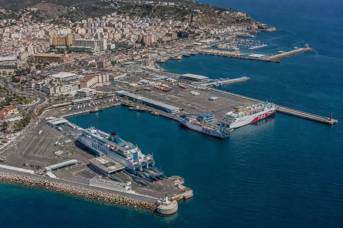 Puerto de ferris de pasajeros de Ceuta, en la costa norteafricana de España