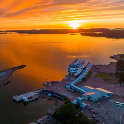 Ferry de Eckerö Linjen y puerto en Åland
