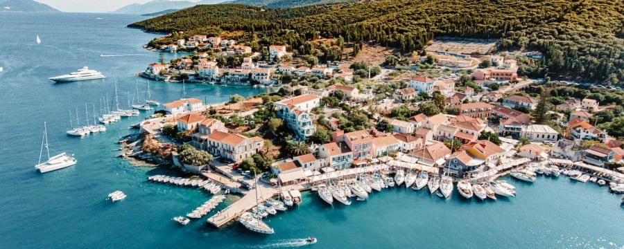 Fiskardo, Kefalonia – puerto y destino de ferry