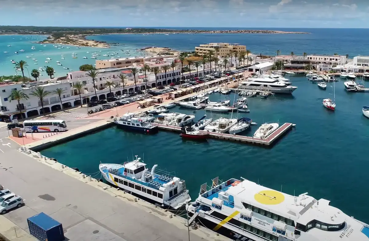 Formentera – puerto y destino de ferry