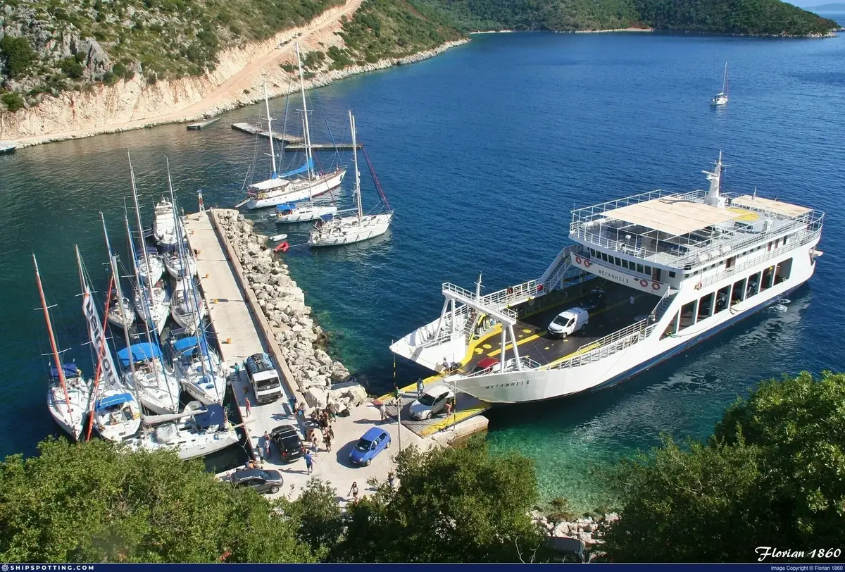 Frikes, Ithaca – puerto y destino de ferry