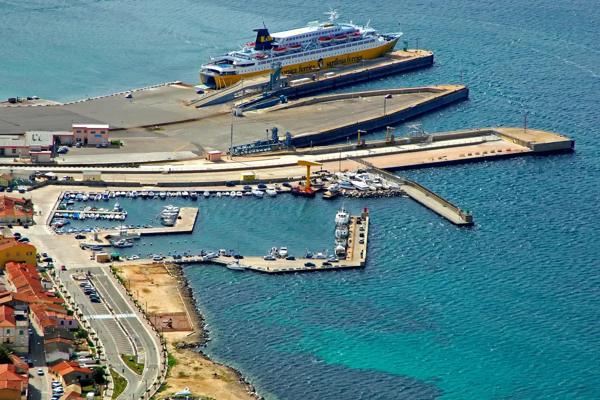 Golfo Aranci – puerto y destino de ferry