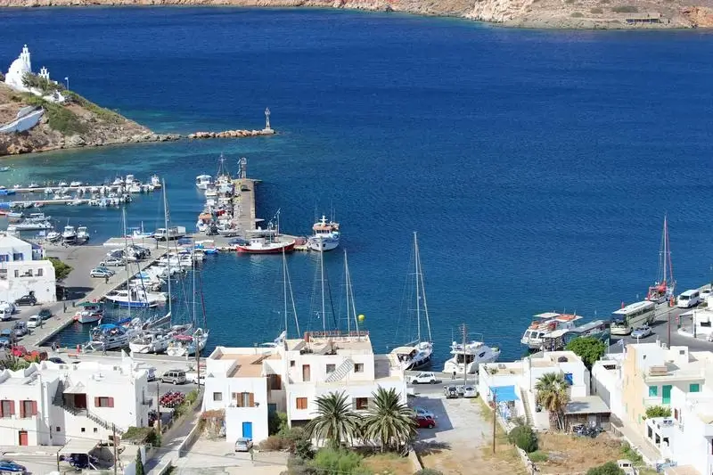 Ios – puerto y destino de ferry