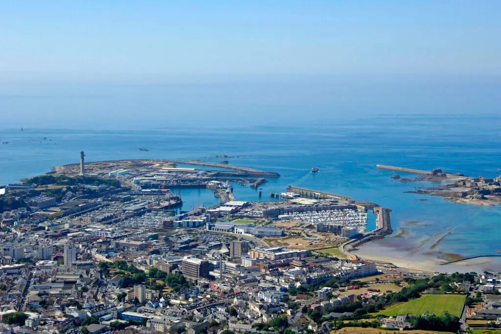 Jersey – puerto y destino de ferry