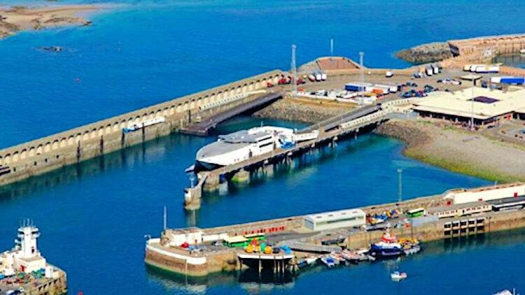 Terminal de ferry de Jersey y St Helier puerto