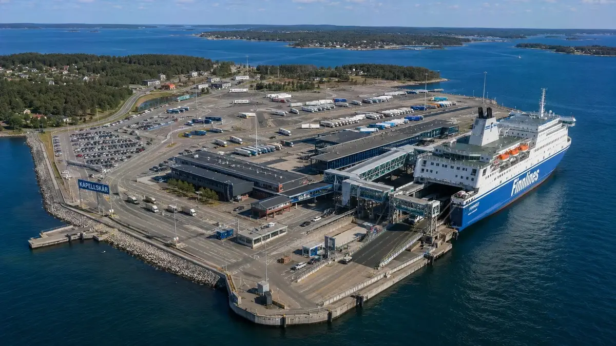 Terminal de ferris de pasajeros en el puerto de Kapellskär, Suecia