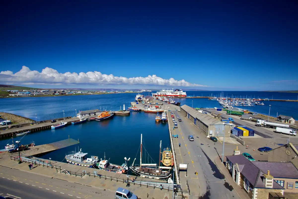 Kirkwall – puerto y destino de ferry