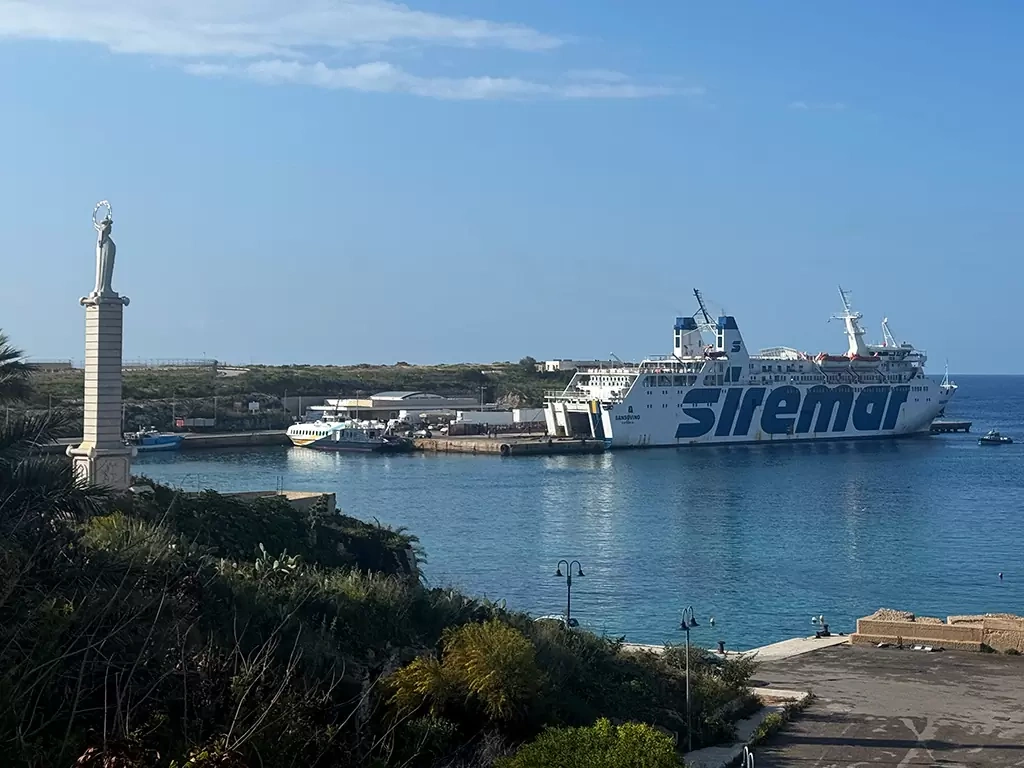 Lampedusa – puerto y destino de ferry