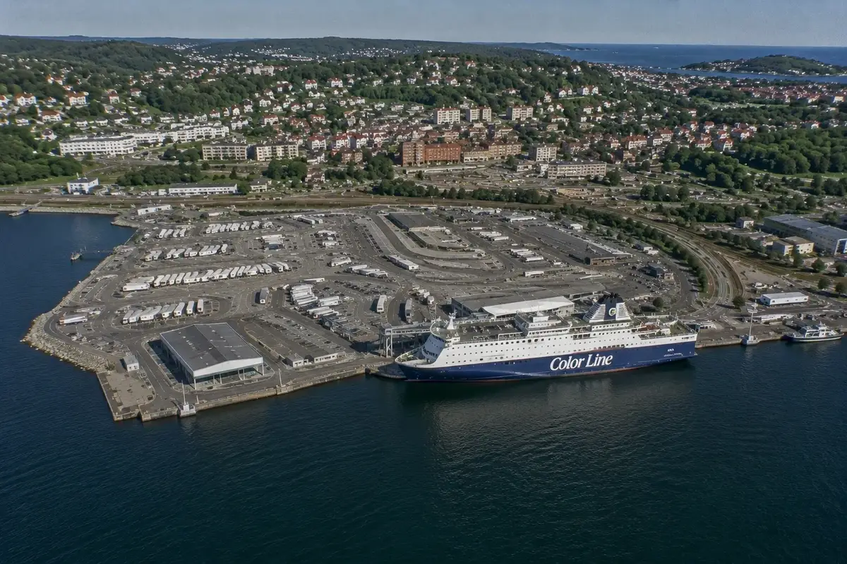 Terminal de ferry para pasajeros y vehículos de Color Line en Larvik, Noruega