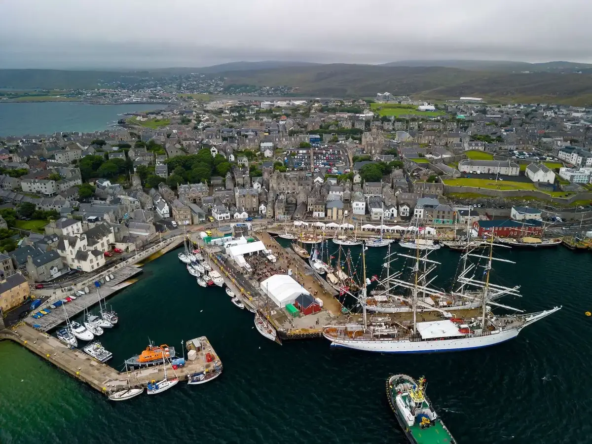Lerwick – puerto y destino de ferry