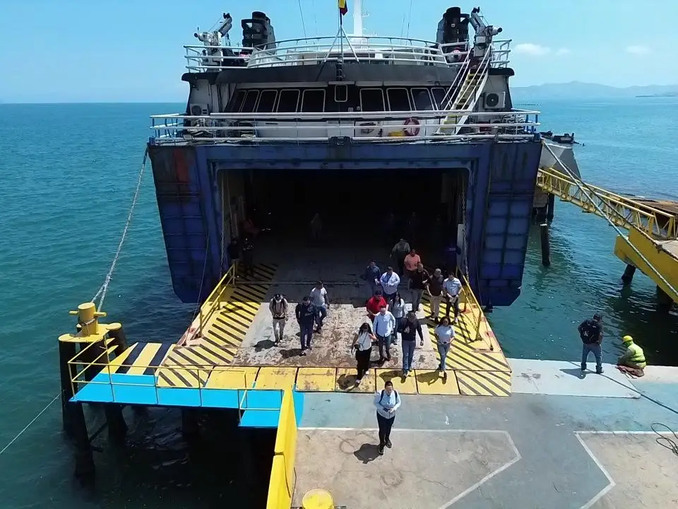 Linosa – puerto y destino de ferry