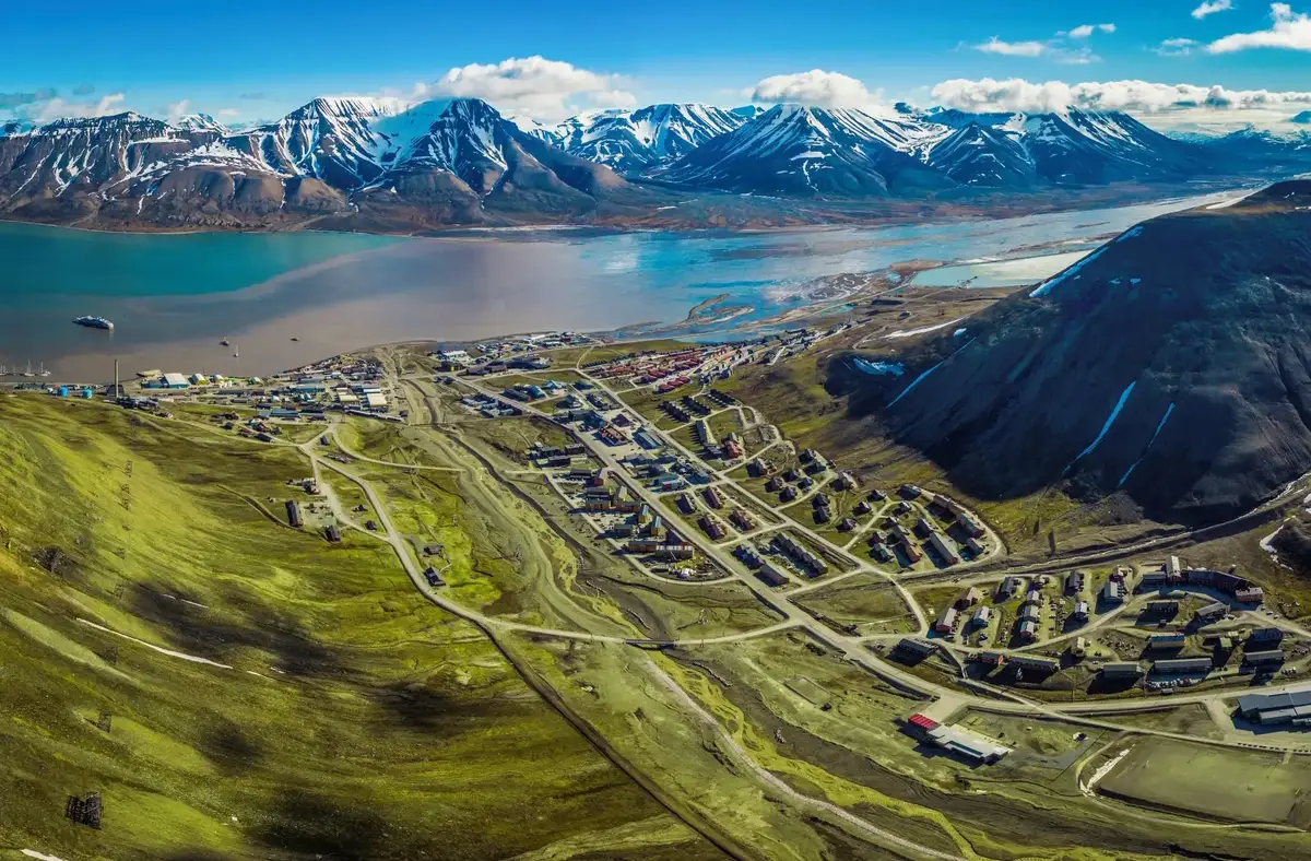 Longyearbyen y el paisaje circundante de Svalbard
