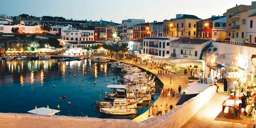 Puerto de Mahón y paseo marítimo de Menorca
