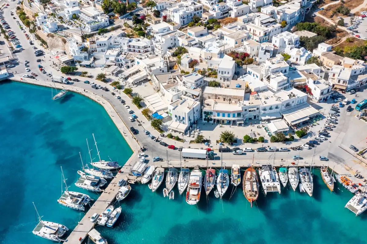 Puerto de ferry de Milos