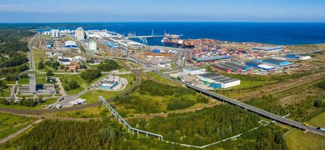 Vista aérea del puerto de Muuga, cerca de Tallin