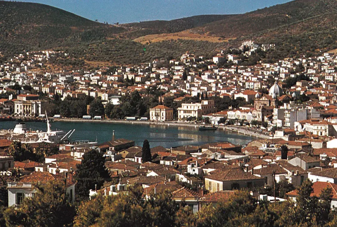 Mytilene – puerto y destino de ferry