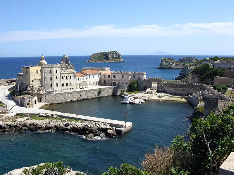 Pianosa – puerto y destino de ferry