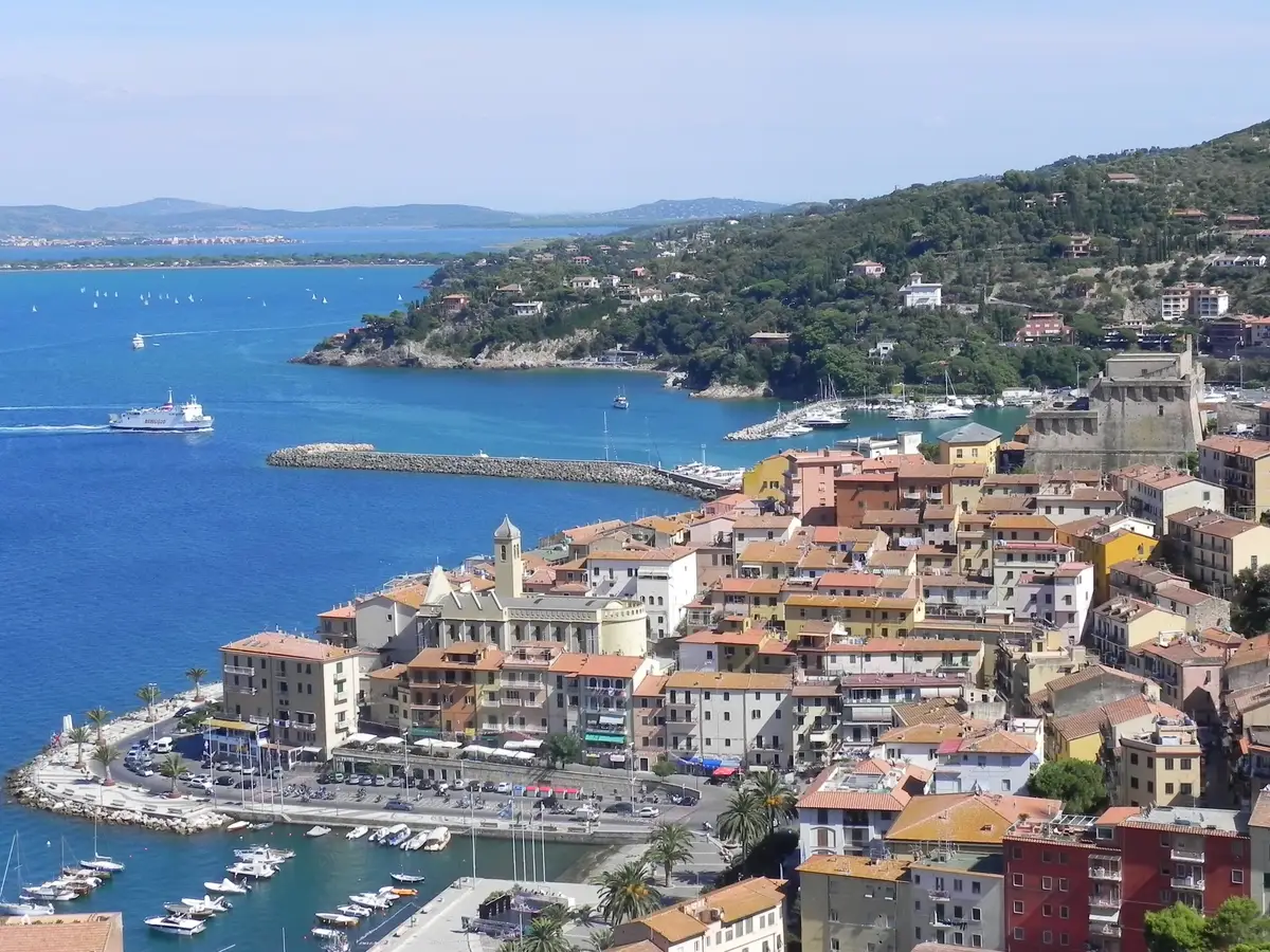 Porto Santo Stefano – puerto y destino de ferry
