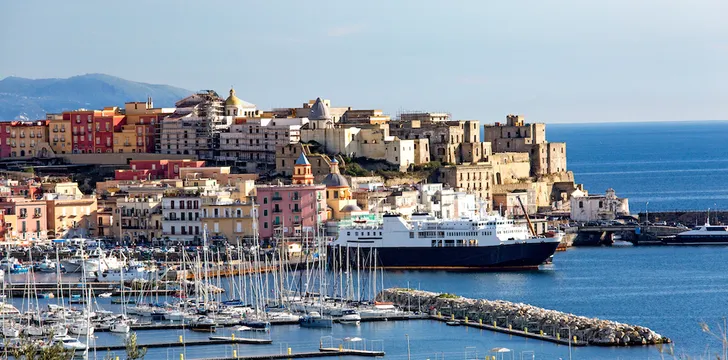 Pozzuoli – puerto y destino de ferry