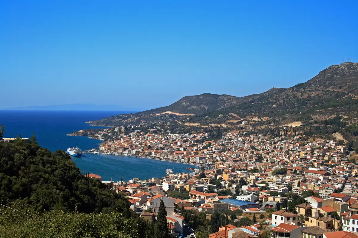 Samos – puerto y destino de ferry
