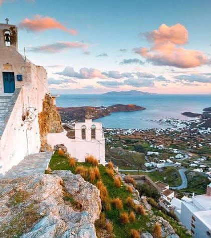 Serifos – puerto y destino de ferry