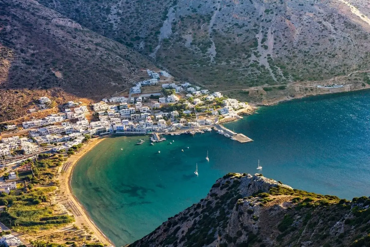 Sifnos – puerto y destino de ferry