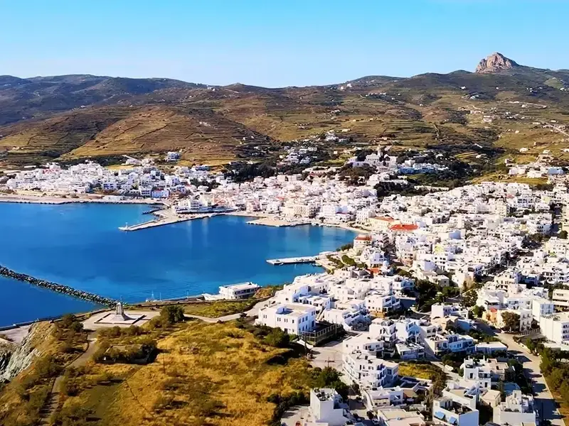 Tinos – puerto y destino de ferry