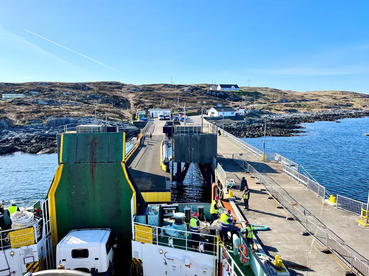 Tiree costero ferry paisaje