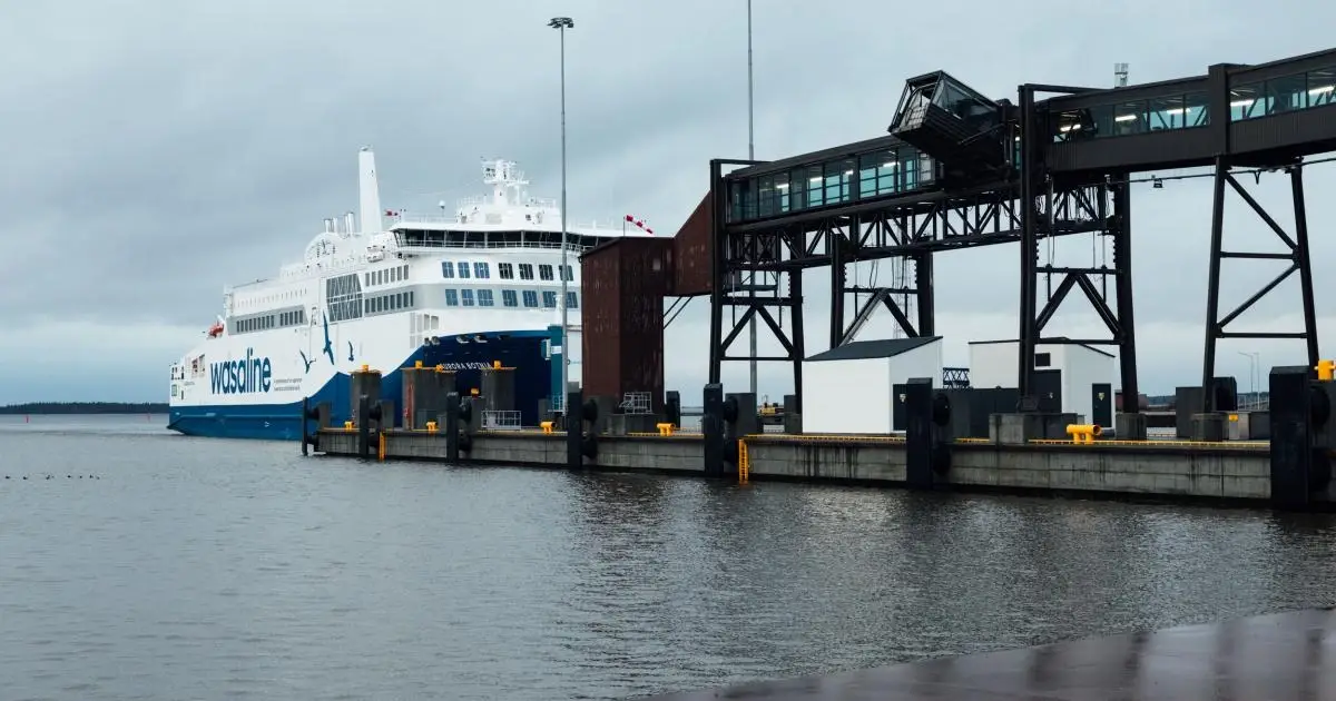 Puerto de ferry de Vaasa en Finlandia
