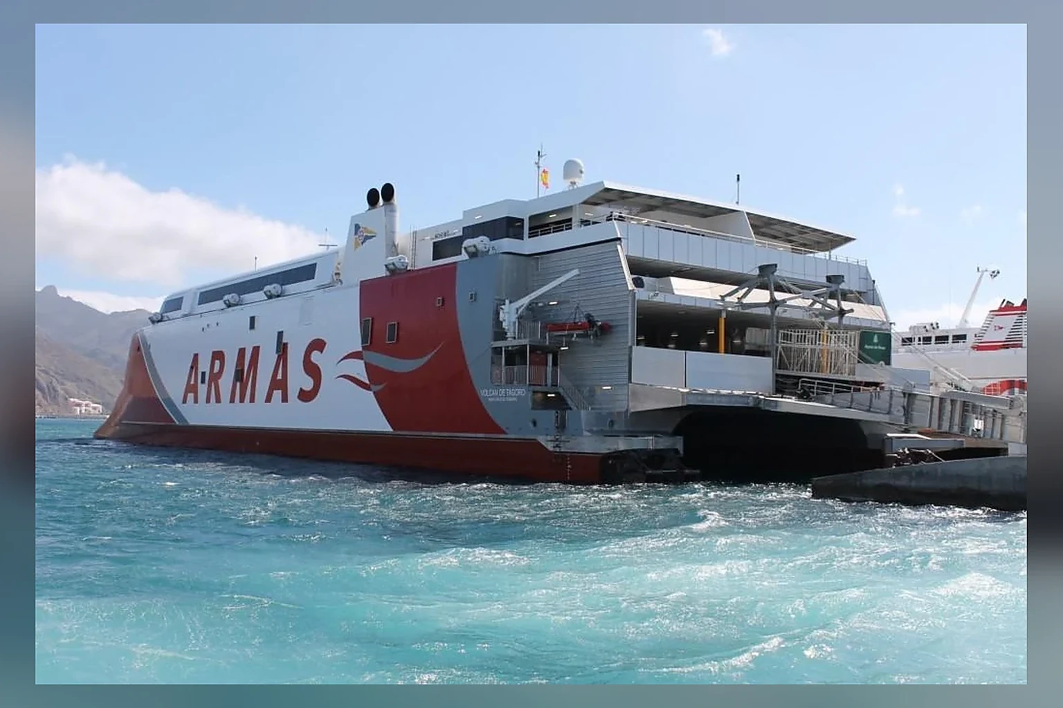 Ferry de Naviera Armas