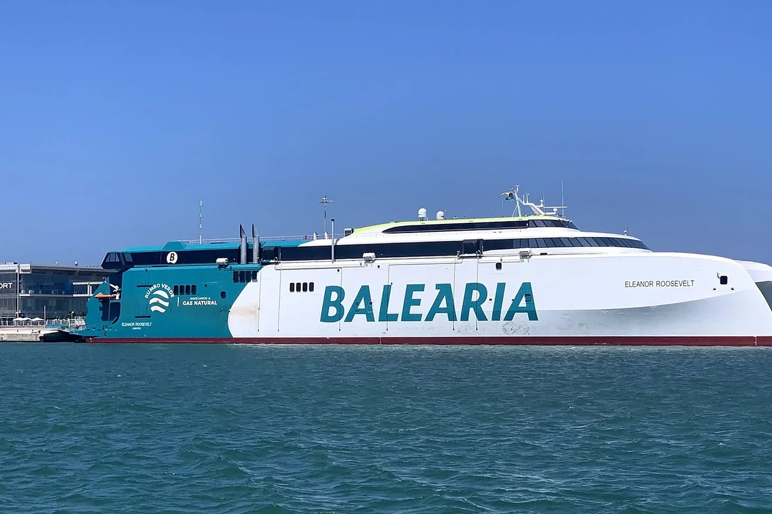 Ferry de Baleària Canarias