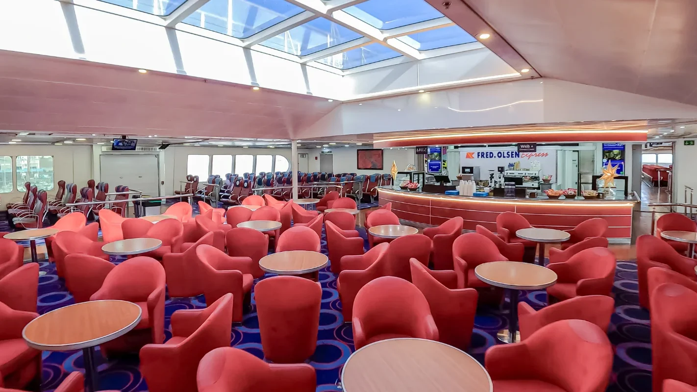 Cafetería a bordo del ferry Barlovento Express de Fred. Olsen Express