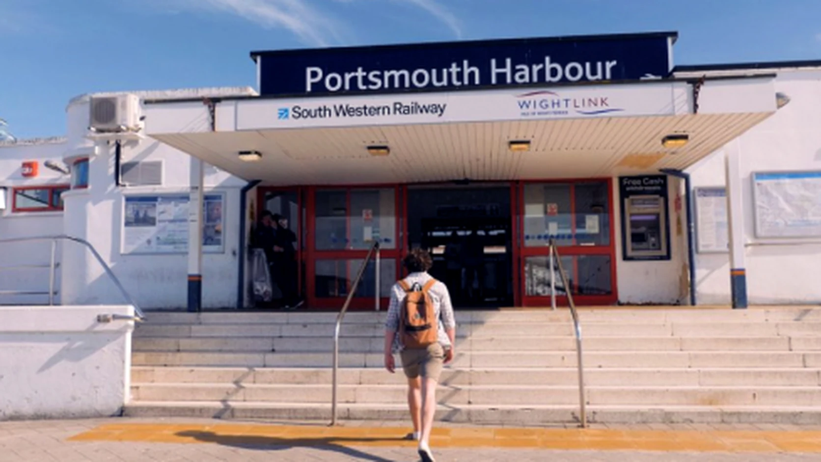 Terminal FastCat de Wightlink en el puerto de Portsmouth